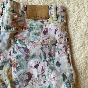 Billabong floral shorts 🌸